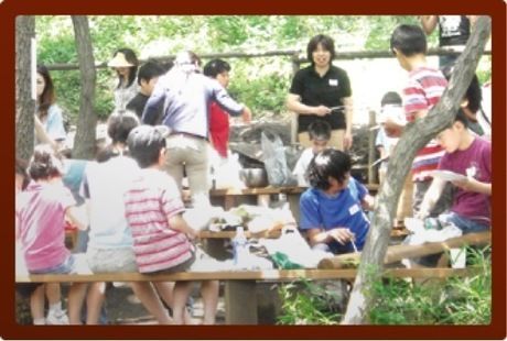 フィールドアスレチック横浜つくし野でBBQする様子