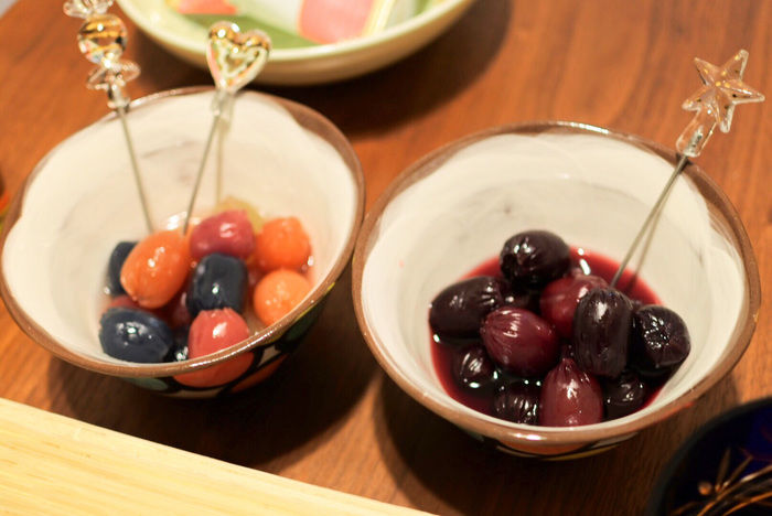 ピンを刺し盛り付けたコロロ
