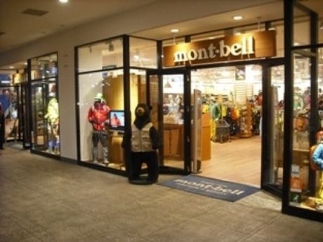 モンベル入間店の入り口