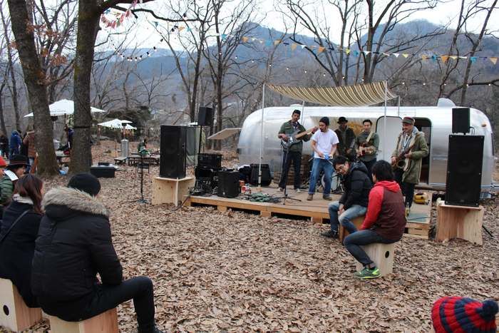 ミュージックバンドの「SAIRU」のライブ