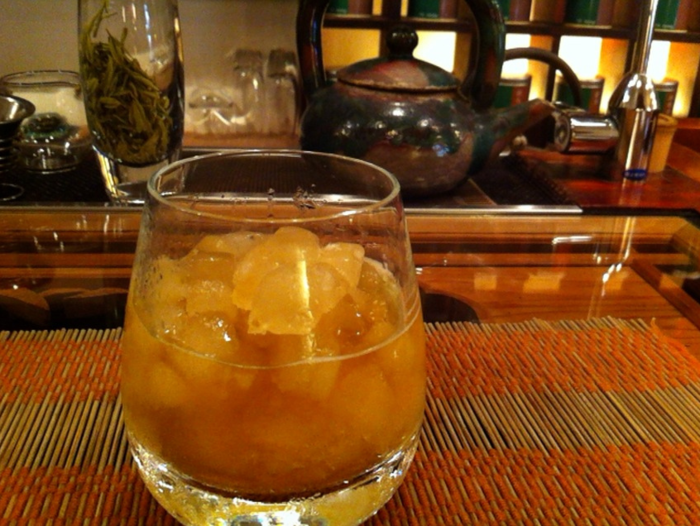 氷の入ったお茶