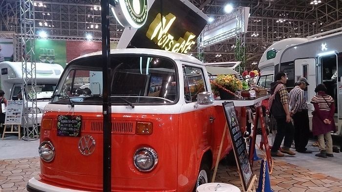 展示されているキャンピングカー