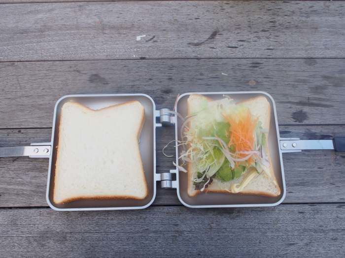 アボカドの入ったホットサンドの作り方工程