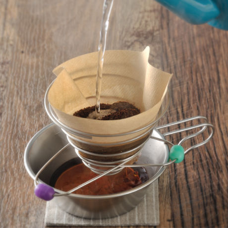 リッケのカラフルドリッパーで淹れるコーヒー