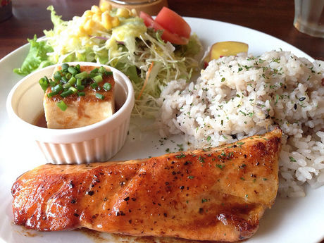 サーモンソテーのワンプレートランチ