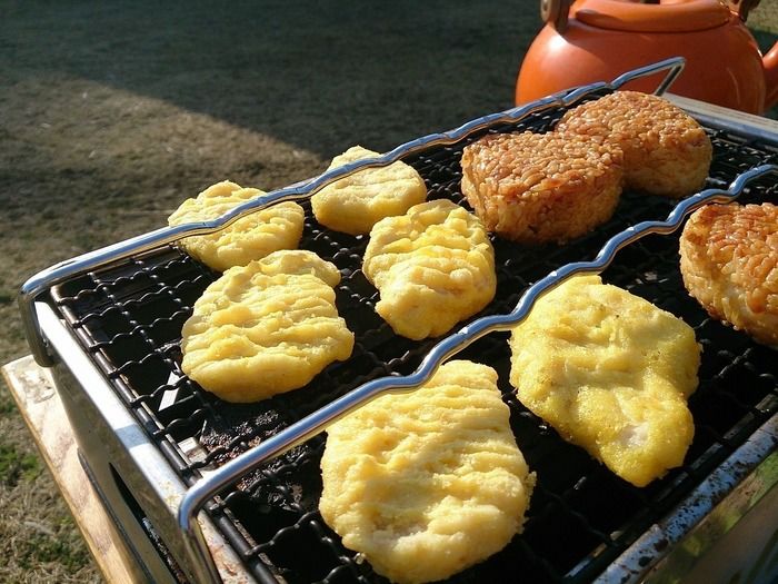 「炉ばた大将」でナゲットを焼く様子