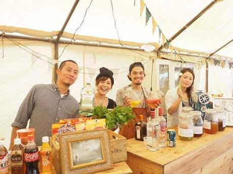 太陽と星空のサーカス団の際のカフェやバー