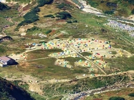 雷鳥沢キャンプ場のキャンプサイトの空撮