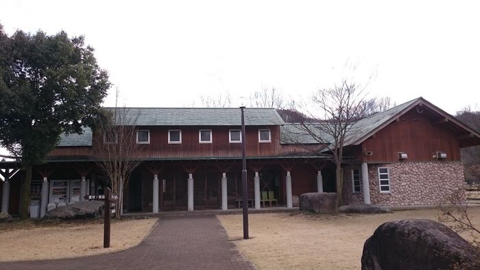 出会いの森総合公園オートキャンプ場のサニタリー棟