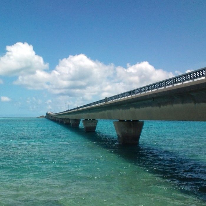 海に浮かぶ伊良部大橋