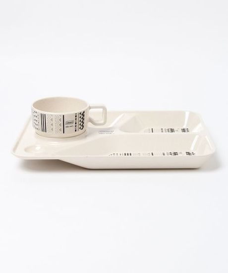 コールマンとニコアンドのぴったりはまるパーティプレートとマグカップ