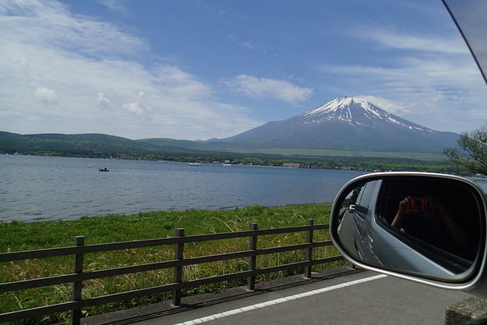 車から望む富士山の様子