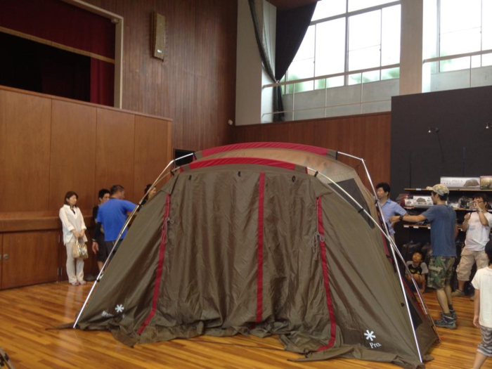 スノーピーク箕面自然館のテント設営の講習