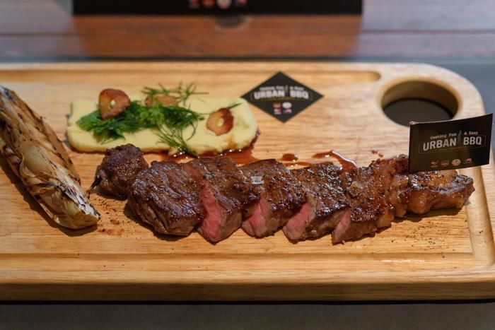 URBAN BBQ Cafeで食べることが出来る ストリップロイン エスプレッソとブラックペッパーのマリネ