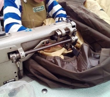テントの製作の様子