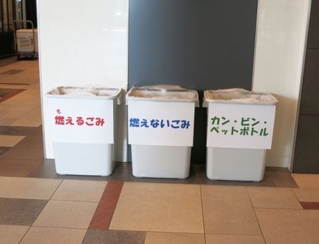 キャンプ場に設置されたゴミ箱