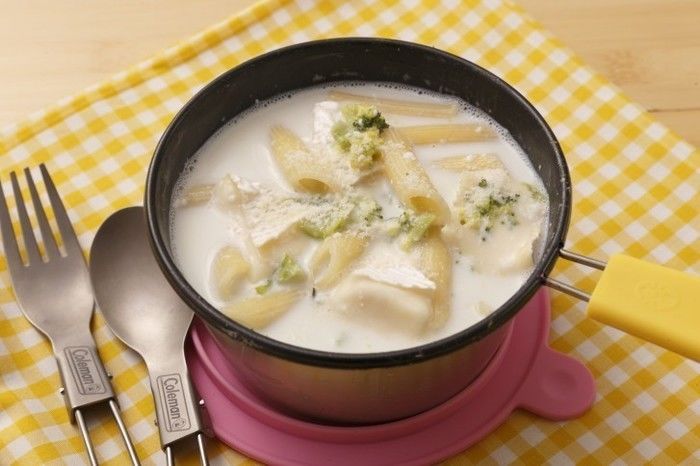 ブロッコリーとカマンベールチーズのミルクパスタ
