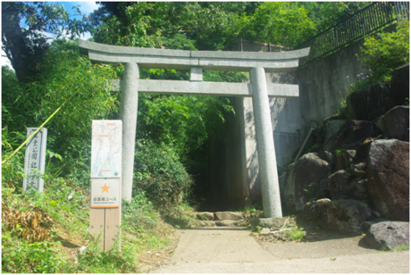 女体山山頂へ向かう白雲橋コース入り口