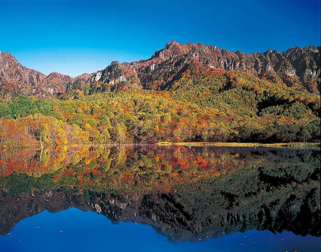 (甲信越/長野県)戸隠高原・鏡池の紅葉