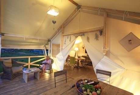 グランピングの室内