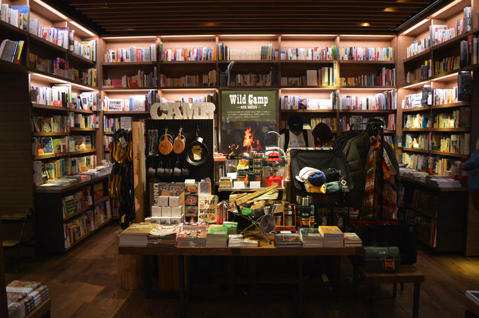 代官山蔦屋書店内の「Wild Camp」フェアの全体観