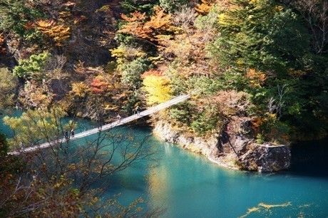 寸又峡の夢の吊り橋の様子