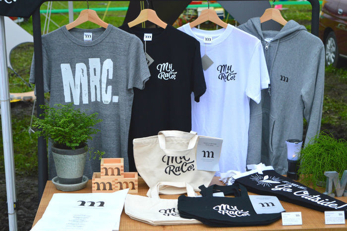 MURACOのロゴをあしらったグッズ
