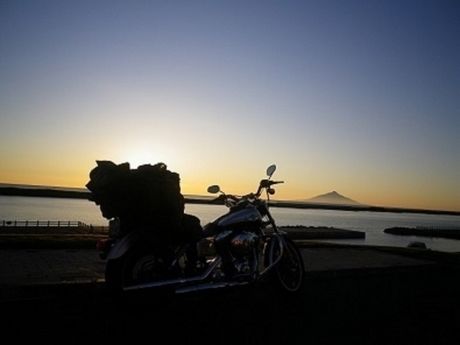 北海道でツーリングをする様子