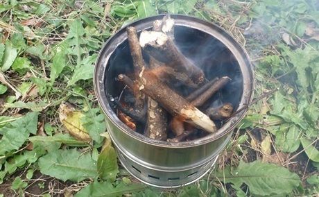 火のついた薪