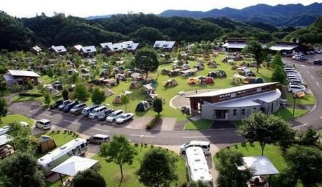 大子広域公園オートキャンプ場グリンヴィラを空撮した全景