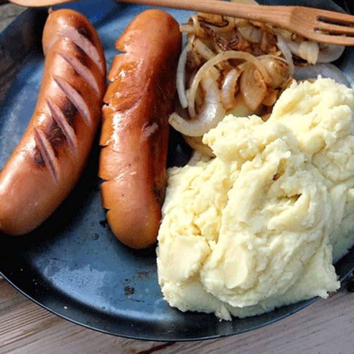 焚き火フライパンで調理したウインナー
