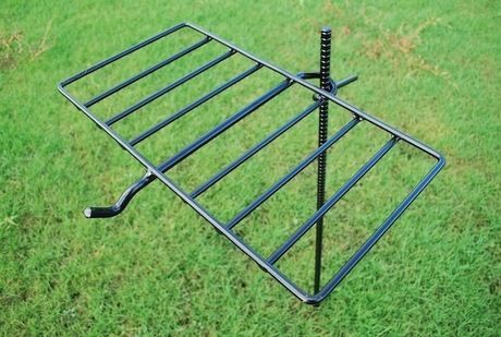 キャンプマニアの焚き火ハンガーで 焚き火スト に 無駄のないデザインがカッコイイ 2ページ目 キャンプ アウトドア情報メディアhinata