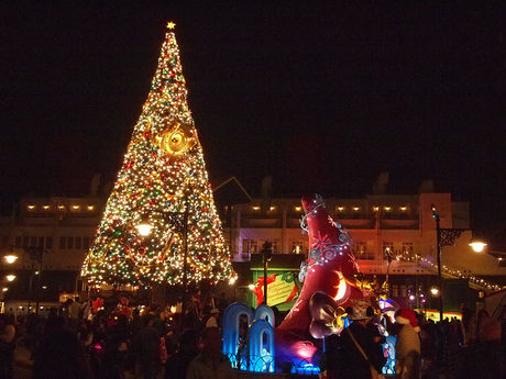 ディズニーランドのクリスマスツリー