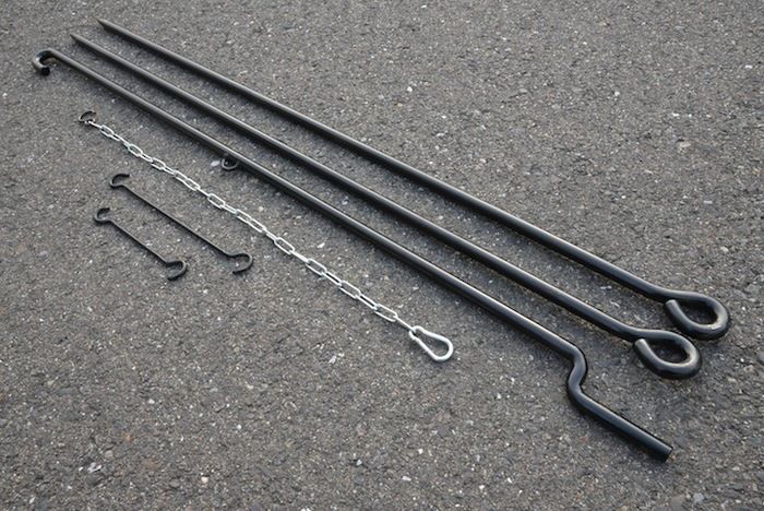 キャンプマニアの焚き火ハンガーで 焚き火スト に 無駄のないデザインがカッコイイ 2ページ目 キャンプ アウトドア情報メディアhinata