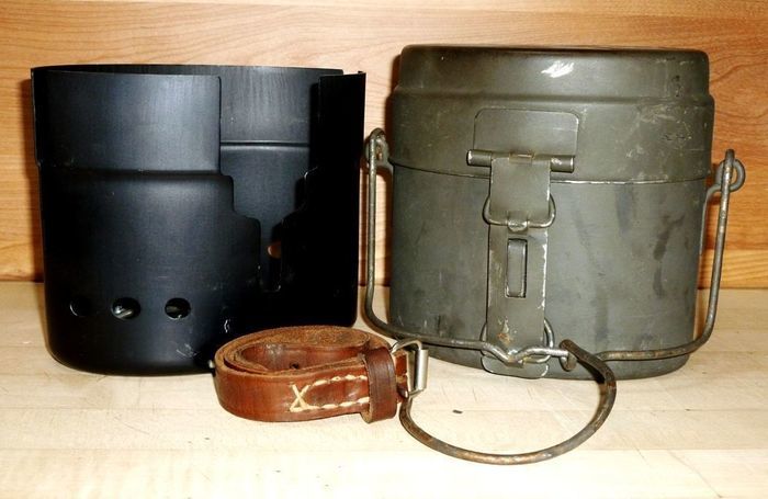 スウェーデン軍使用の金属食器入れ