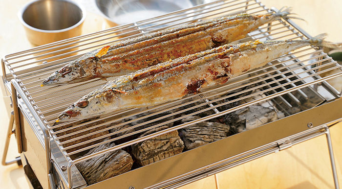 ユニフレームのBBQグリル、ユニセラで焼かれたさんま