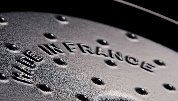 ストウブの鍋の鍋に刻まれたMADE IN FRANCEの文字