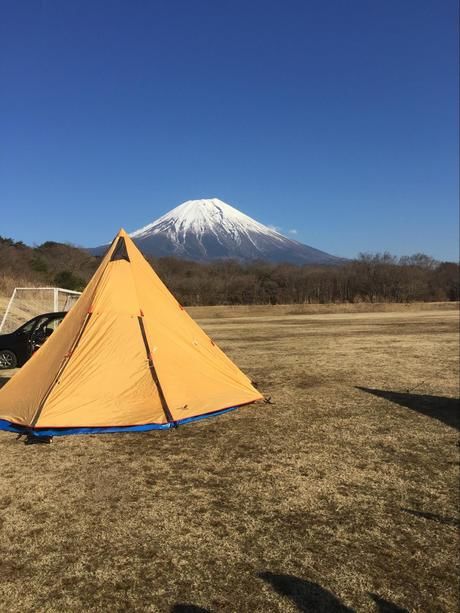 冬の晴れた日の富士山の景色