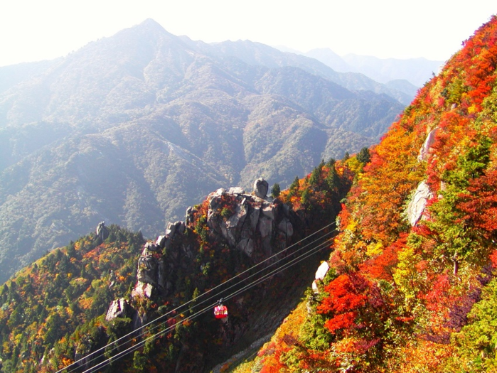 紅葉シーズンの御在所岳