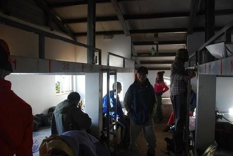 群馬県片品村にある五色沼避難小屋の室内