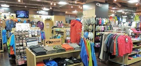 アウトドアリサーチの店内の内観