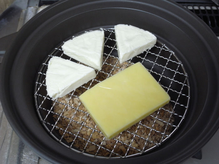 鍋に入ったチーズ