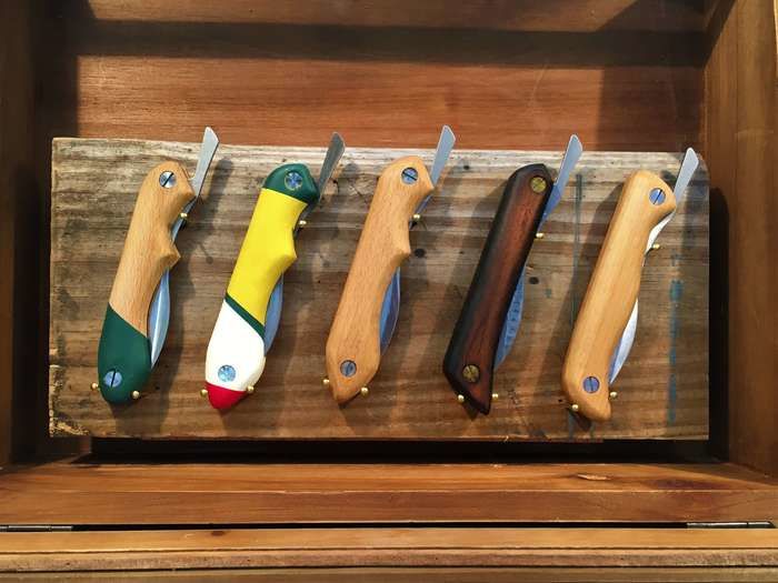様々な色のIt’s my knife folding style 初級編のナイフ