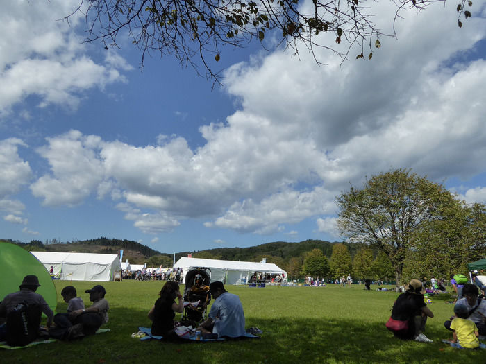 みちのく杜の湖畔公園の風景