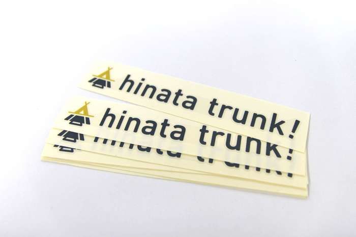 hinata trunkのロゴステッカー