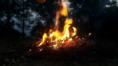 燃える焚き火