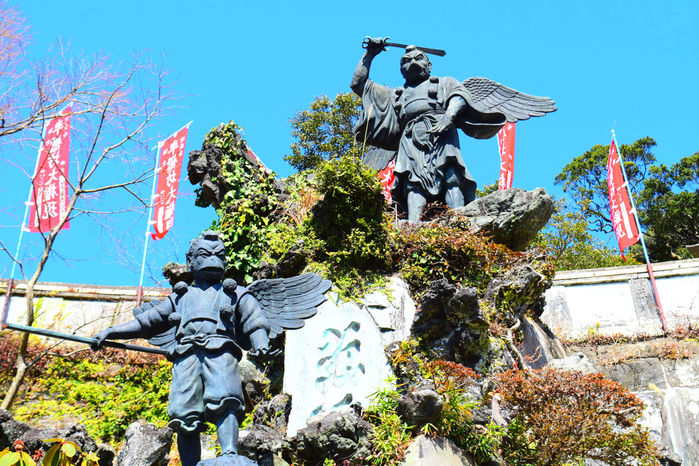 天狗の銅像