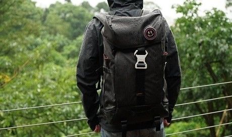 ロール式のBACKPAIXの外観