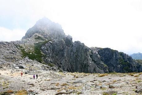 木曽駒ケ岳の険しい岩山