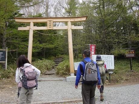 蓼科山の七合目登山口の鳥居